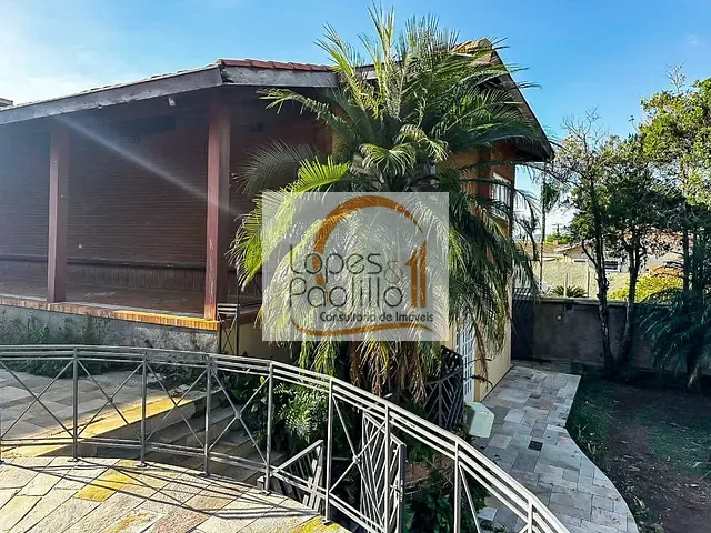 Casa com 1000m² 4 quartos e 6 banheiros, à venda, no bairro Vila Petrópolis em Atibaia