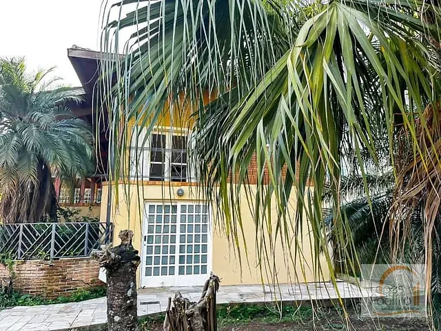 Casa com 1000m² 4 quartos e 6 banheiros, à venda, no bairro Vila Petrópolis em Atibaia