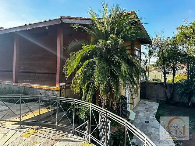 Casa com 1000m² 4 quartos e 6 banheiros, à venda, no bairro Vila Petrópolis em Atibaia