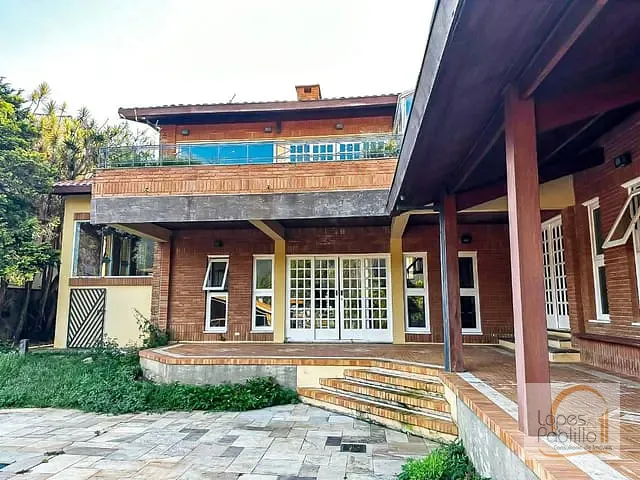 Casa com 1000m² 4 quartos e 6 banheiros, à venda, no bairro Vila Petrópolis em Atibaia