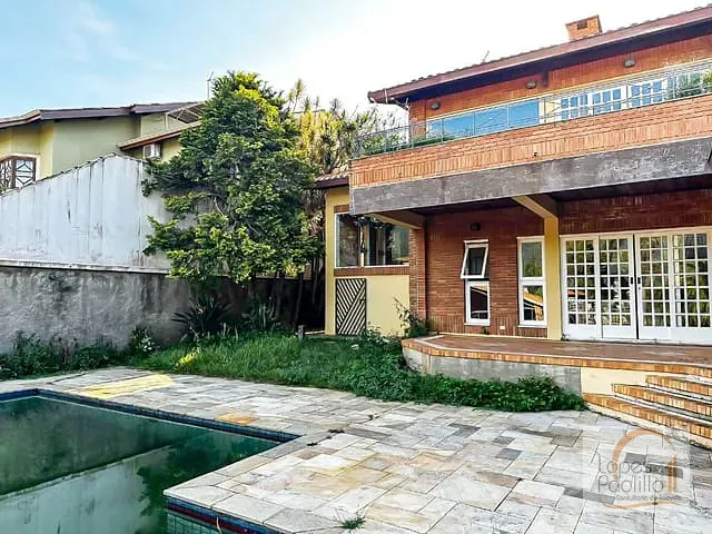 Casa com 1000m² 4 quartos e 6 banheiros, à venda, no bairro Vila Petrópolis em Atibaia