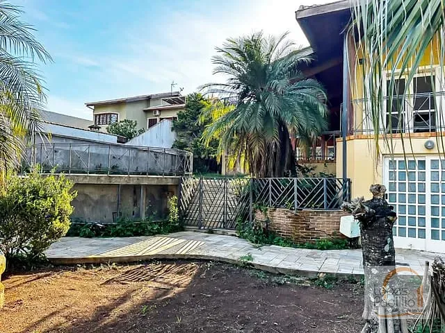 Casa com 1000m² 4 quartos e 6 banheiros, à venda, no bairro Vila Petrópolis em Atibaia