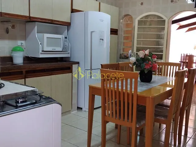 Casa com 250m² 3 quartos e 2 banheiros, à venda, no bairro Jardim Independência em Taubaté
