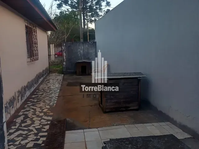 Casa com 658m² 3 quartos e 2 banheiros, à venda, no bairro Uvaranas em Ponta Grossa