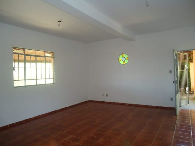 Casa com 600m² 2 quartos e 2 banheiros, à venda, no bairro Jardim do Vale em Guaratinguetá