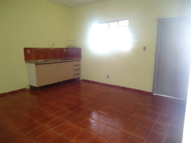 Casa com 600m² 2 quartos e 2 banheiros, à venda, no bairro Jardim do Vale em Guaratinguetá