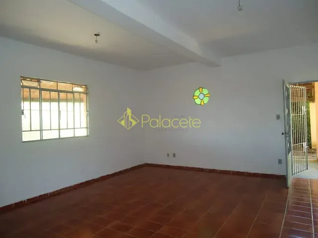 Casa com 600m² 2 quartos e 2 banheiros, à venda, no bairro Jardim do Vale em Guaratinguetá