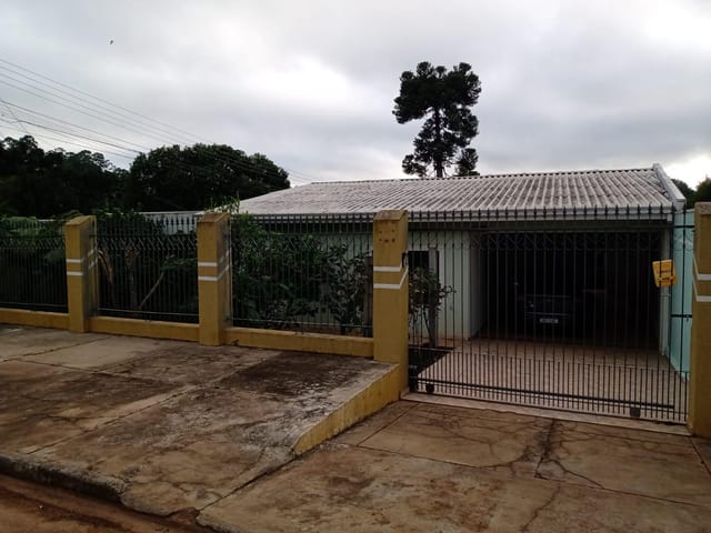 Casa à venda na Vila Marina, Rua Guia Lopes, Uvaranas, Ponta Grossa, PR