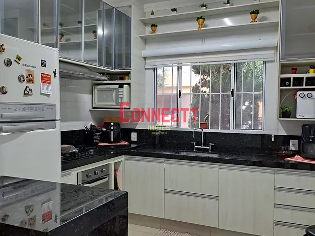 Casa com 200m² 3 quartos e 2 banheiros, à venda, no bairro Parque Residencial Verona em Brodowski