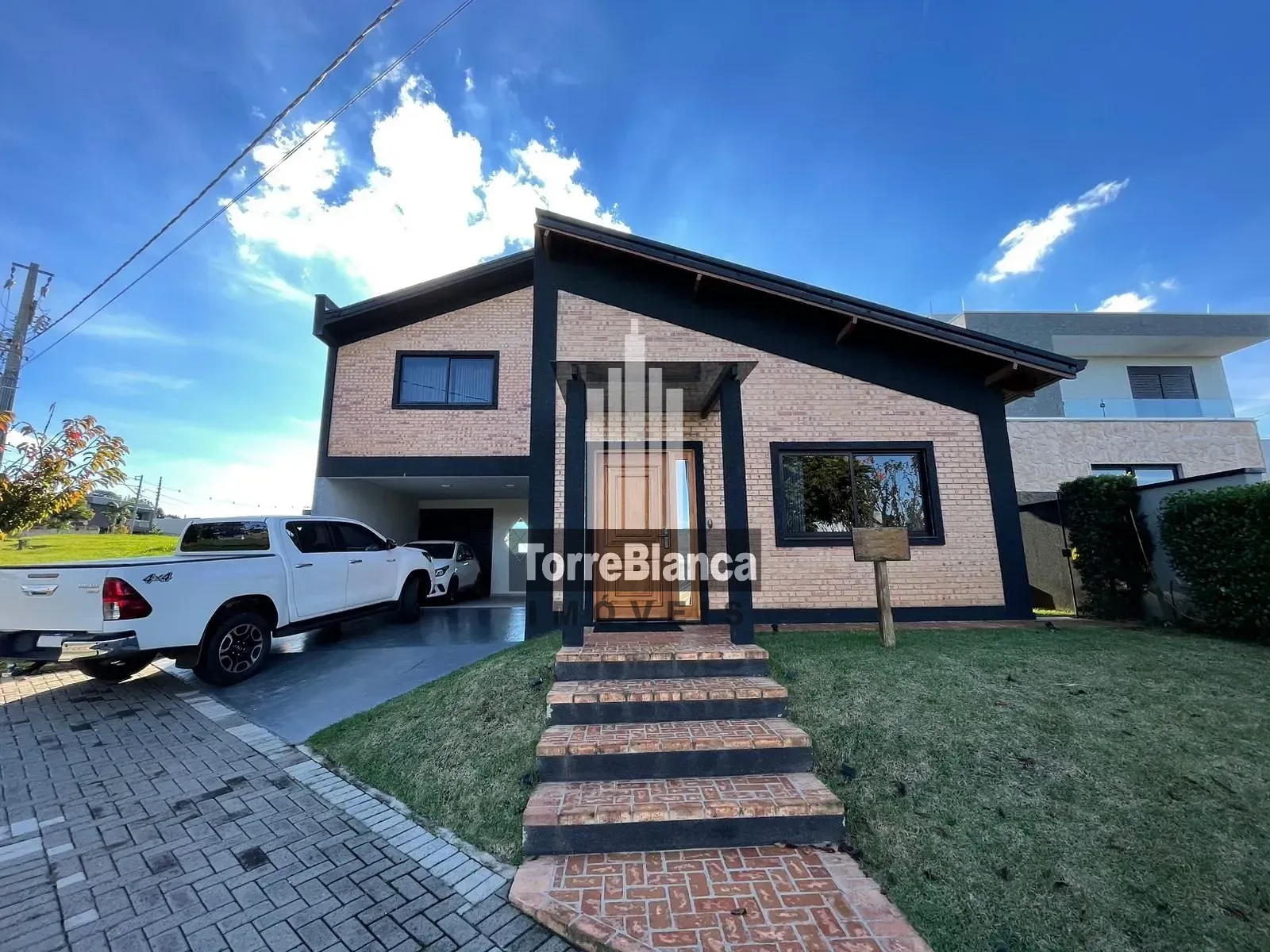 Casa, 4 quartos, 305 m² - Foto 1
