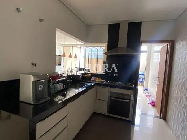 Casa com 320m² 3 quartos e 4 banheiros, à venda, no bairro Esperança em Londrina