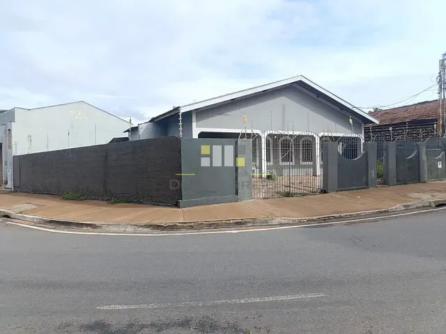 Casa com 340m², para alugar, no bairro Vila Santana em Sumaré