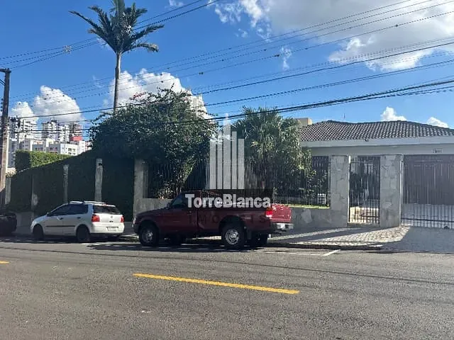 Casa com 1457m² 5 quartos e 5 banheiros, à venda ou para alugar, no bairro Jardim Carvalho em Ponta Grossa