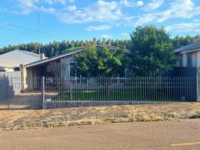Locação - Casa com 4 quartos, 2 vagas de garagem, 275 m² total, Rio Verde - Neves, Ponta Grossa.