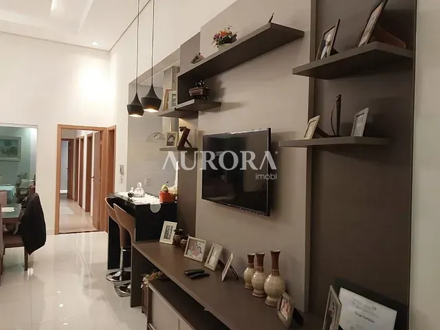 Casa com 257m² 3 quartos e 2 banheiros, para alugar, no bairro Parque Taua em Londrina
