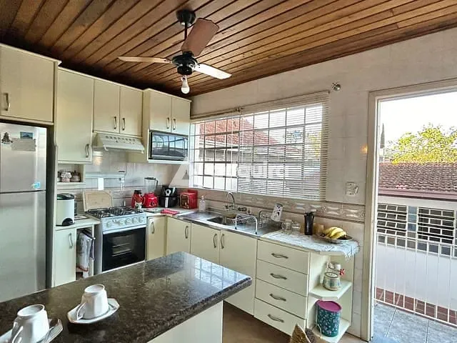 Casa com 420m² 3 quartos e 4 banheiros, à venda, no bairro Orfãs em Ponta Grossa