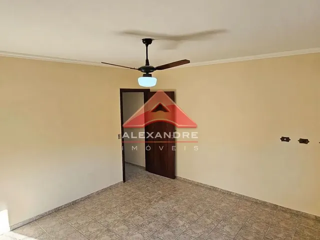 Casa com 150m² 4 quartos e 3 banheiros, à venda, no bairro Jardim Ismênia em São José Dos Campos