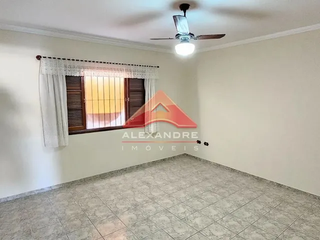 Casa com 150m² 4 quartos e 3 banheiros, à venda, no bairro Jardim Ismênia em São José Dos Campos