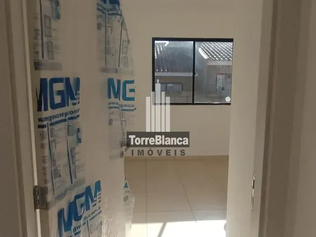 Casa 2 quartos e 1 banheiro, à venda, no bairro Cará-cará em Ponta Grossa