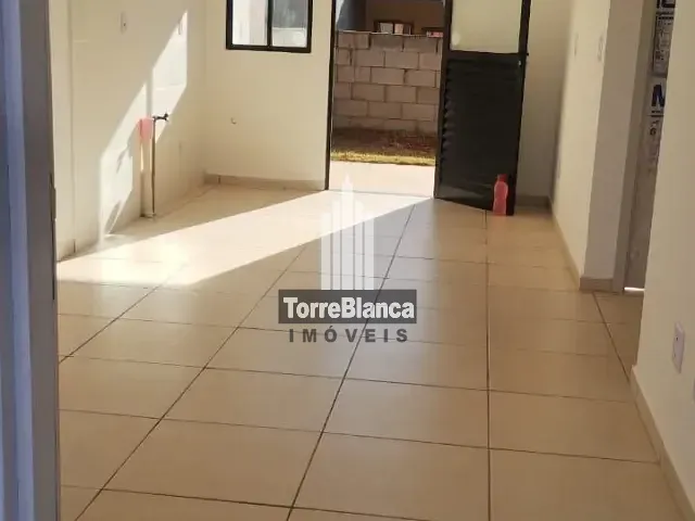 Casa 2 quartos e 1 banheiro, à venda, no bairro Cará-cará em Ponta Grossa