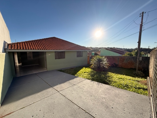 Locação ou venda, Casa com 2 quartos, 2 vagas, Churrasqueira, Quintal Amplo, Jardim Gianna - Neves, Ponta Grossa.