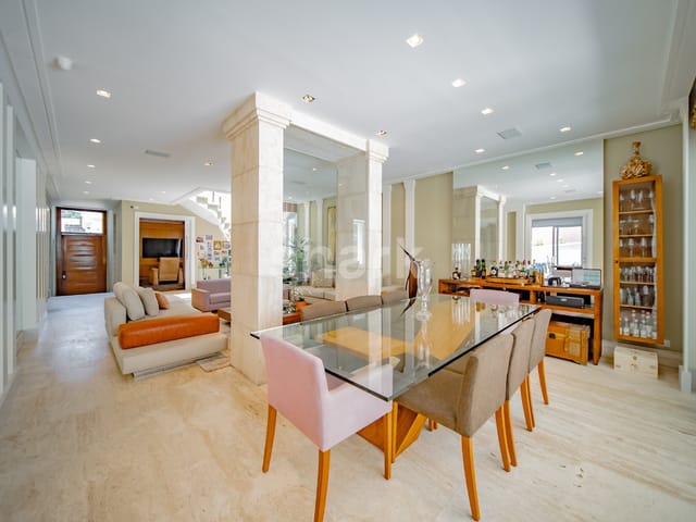 Casa com 600m² 4 quartos e 7 banheiros, à venda, no bairro Alphaville em Santana de Parnaíba