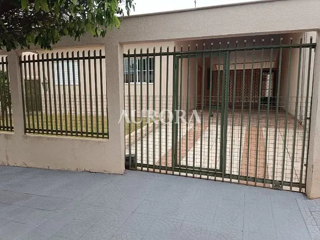 Casa com 300m² 3 quartos e 2 banheiros, à venda, no bairro C. H. São Pedro em Londrina