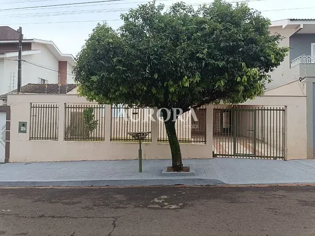 Casa com 300m² 3 quartos e 2 banheiros, à venda, no bairro C. H. São Pedro em Londrina