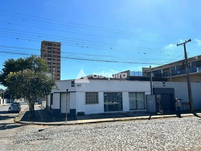 Casa com 465m², à venda, no bairro Uvaranas em Ponta Grossa