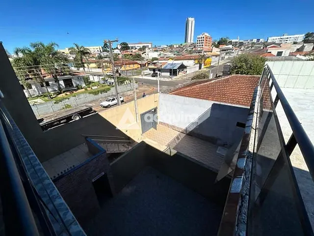 Casa com 465m², à venda, no bairro Uvaranas em Ponta Grossa