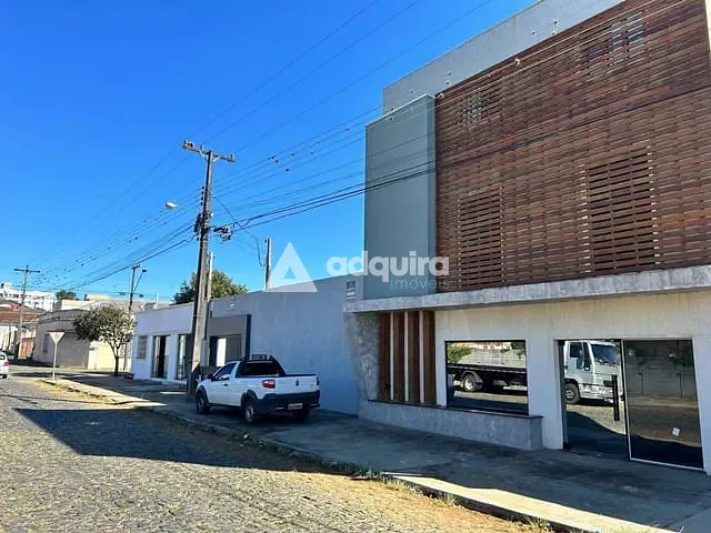 Casa com 465m², à venda, no bairro Uvaranas em Ponta Grossa