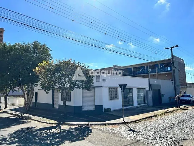 Casa com 465m², à venda, no bairro Uvaranas em Ponta Grossa