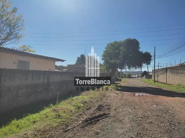 Casa com 442m² 2 quartos e 1 banheiro, à venda, no bairro Uvaranas em Ponta Grossa