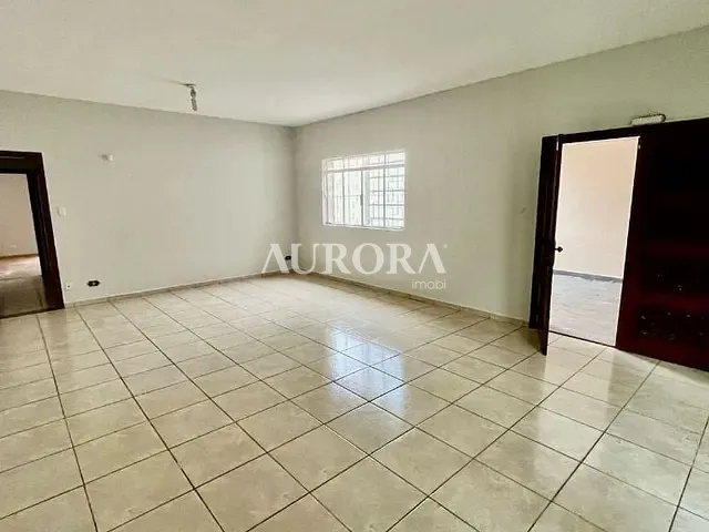 Casa com 525m² 3 quartos e 4 banheiros, à venda ou para alugar, no bairro Centro em Londrina