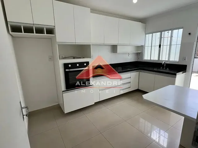 Casa com 300m² 3 quartos e 2 banheiros, à venda, no bairro Cidade Vista Verde em São José Dos Campos