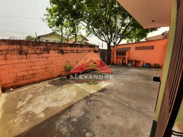 Casa com 300m² 3 quartos e 2 banheiros, à venda, no bairro Parque Novo Horizonte em São José Dos Campos