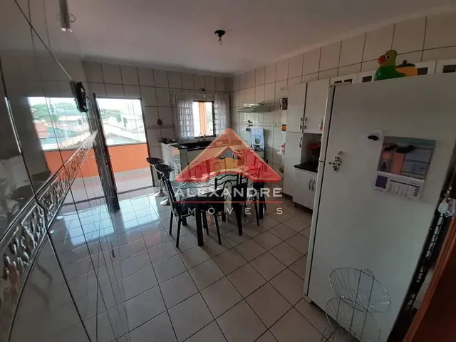 Casa com 300m² 3 quartos e 2 banheiros, à venda, no bairro Parque Novo Horizonte em São José Dos Campos