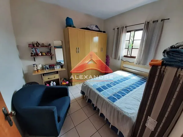 Casa com 300m² 3 quartos e 2 banheiros, à venda, no bairro Parque Novo Horizonte em São José Dos Campos