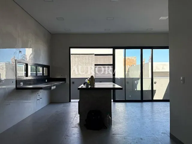 Casa com 250m² 3 quartos e 4 banheiros, à venda, no bairro Conjunto Habitacional Alexandre Urbanas em Londrina