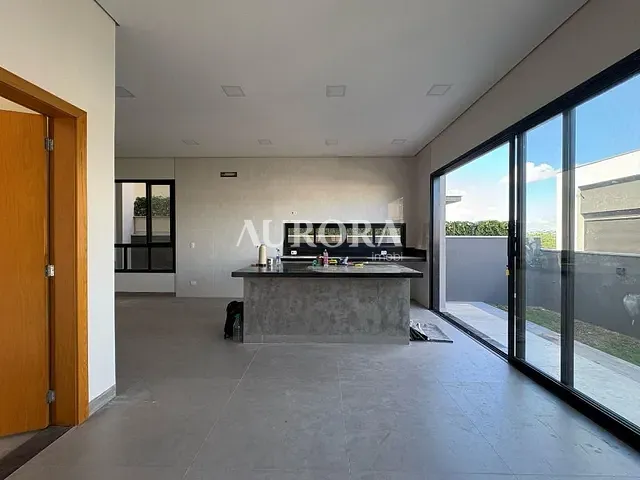 Casa com 250m² 3 quartos e 4 banheiros, à venda, no bairro Conjunto Habitacional Alexandre Urbanas em Londrina