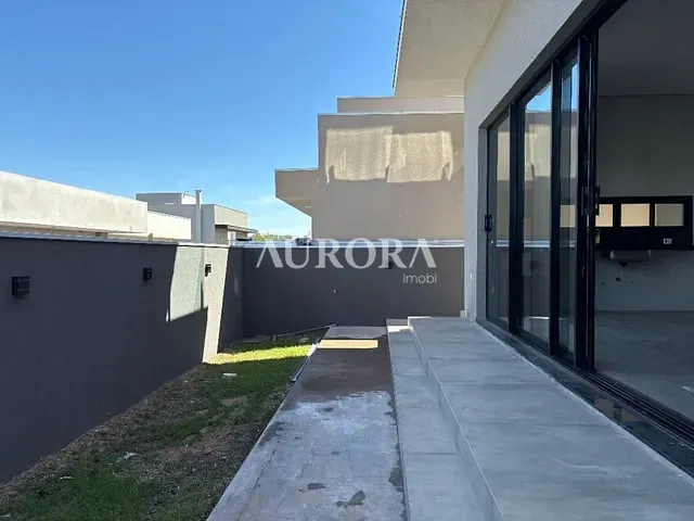Casa com 250m² 3 quartos e 4 banheiros, à venda, no bairro Conjunto Habitacional Alexandre Urbanas em Londrina