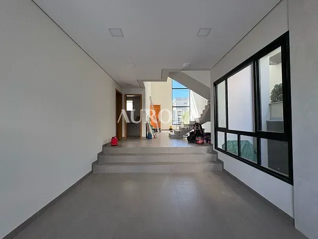 Casa com 250m² 3 quartos e 4 banheiros, à venda, no bairro Conjunto Habitacional Alexandre Urbanas em Londrina