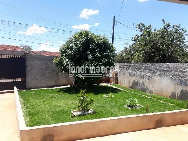 Casa à venda, no bairro Conjunto Habitacional José Giordano em Londrina