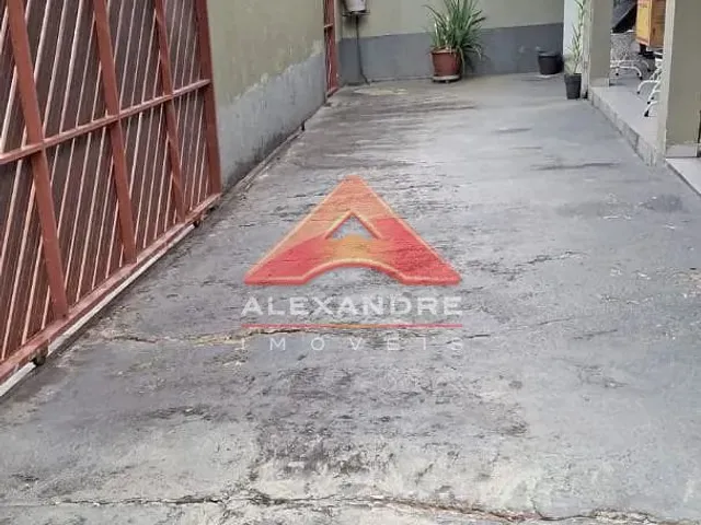 Casa com 300m² 2 quartos e 2 banheiros, à venda, no bairro Jardim Rio Santos em Caraguatatuba