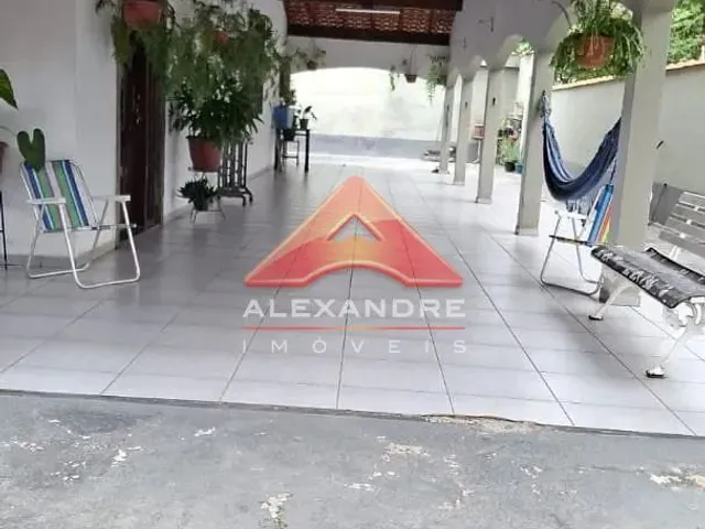 Casa com 300m² 2 quartos e 2 banheiros, à venda, no bairro Jardim Rio Santos em Caraguatatuba