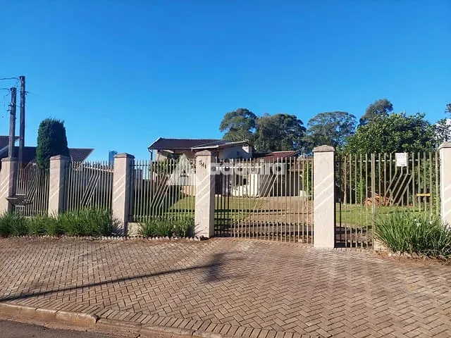 Casa com 647m² 4 quartos e 4 banheiros, à venda, no bairro Colônia Dona Luíza em Ponta Grossa