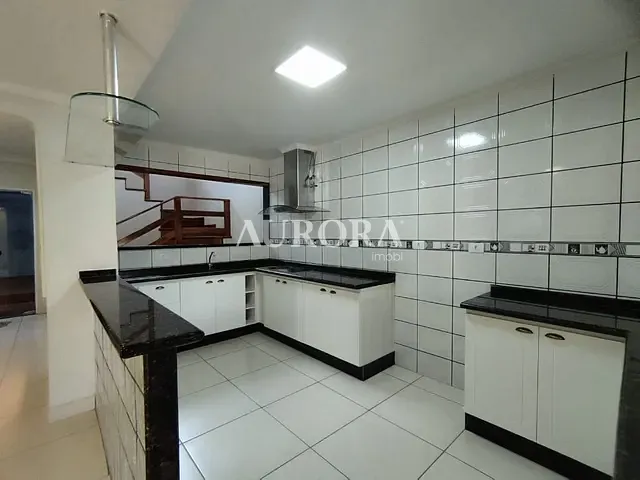 Casa com 200m² 3 quartos e 3 banheiros, à venda ou para alugar, no bairro Conjunto Alexandre Urbanas em Londrina