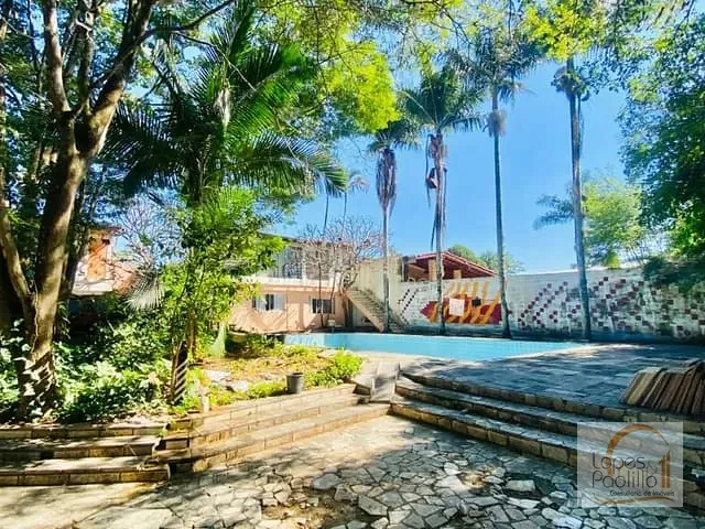 Casa com 900m² 3 quartos e 2 banheiros, à venda, no bairro Jardim Imperial em Atibaia
