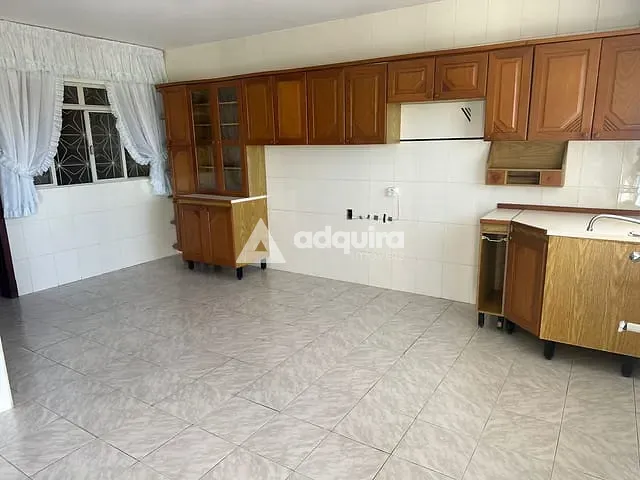Casa com 462m² 4 quartos e 3 banheiros, à venda, no bairro Uvaranas em Ponta Grossa