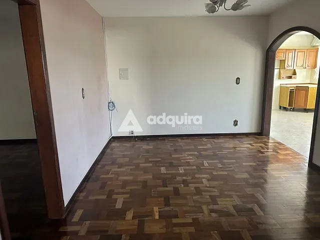 Casa com 462m² 4 quartos e 3 banheiros, à venda, no bairro Uvaranas em Ponta Grossa